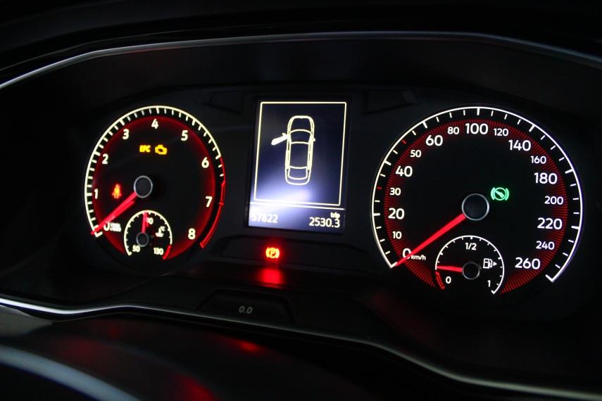 VOLKSWAGEN Jetta - Foto