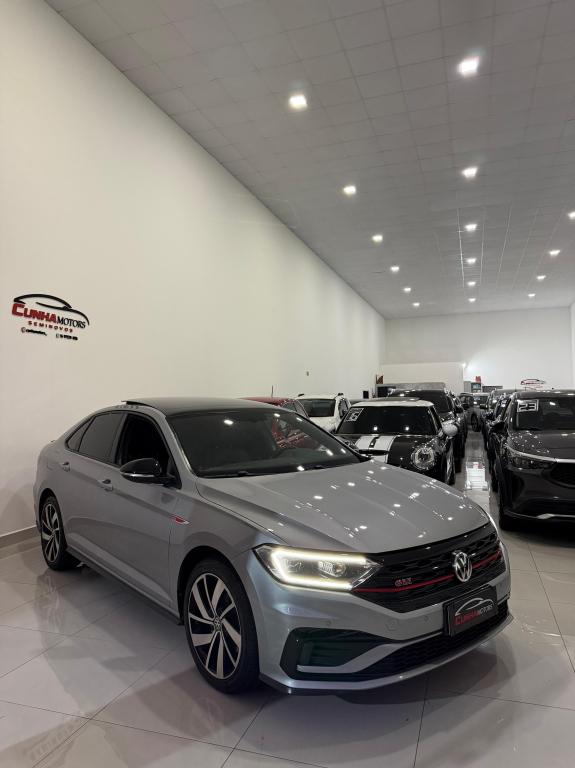 VOLKSWAGEN Jetta - Foto
