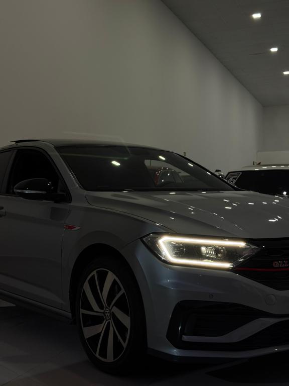 VOLKSWAGEN Jetta - Foto