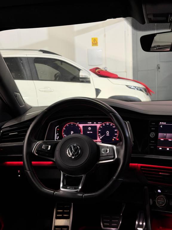 VOLKSWAGEN Jetta - Foto