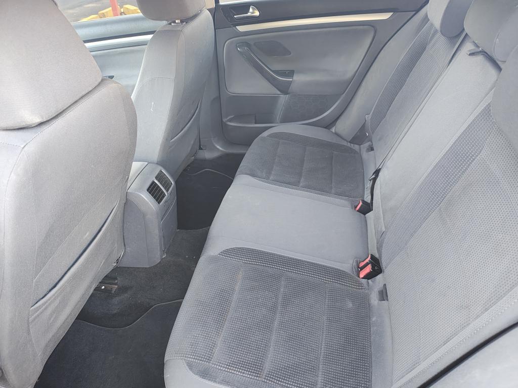 VOLKSWAGEN Jetta - Foto