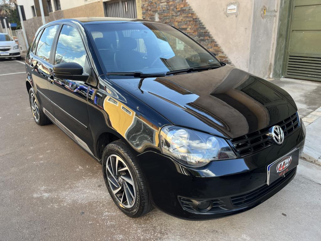 VOLKSWAGEN Polo Hatch - Foto
