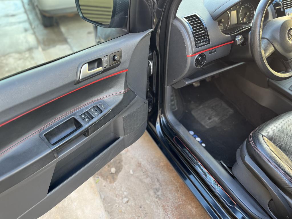 VOLKSWAGEN Polo Hatch - Foto