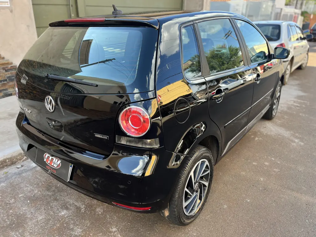 VOLKSWAGEN Polo Hatch - Foto