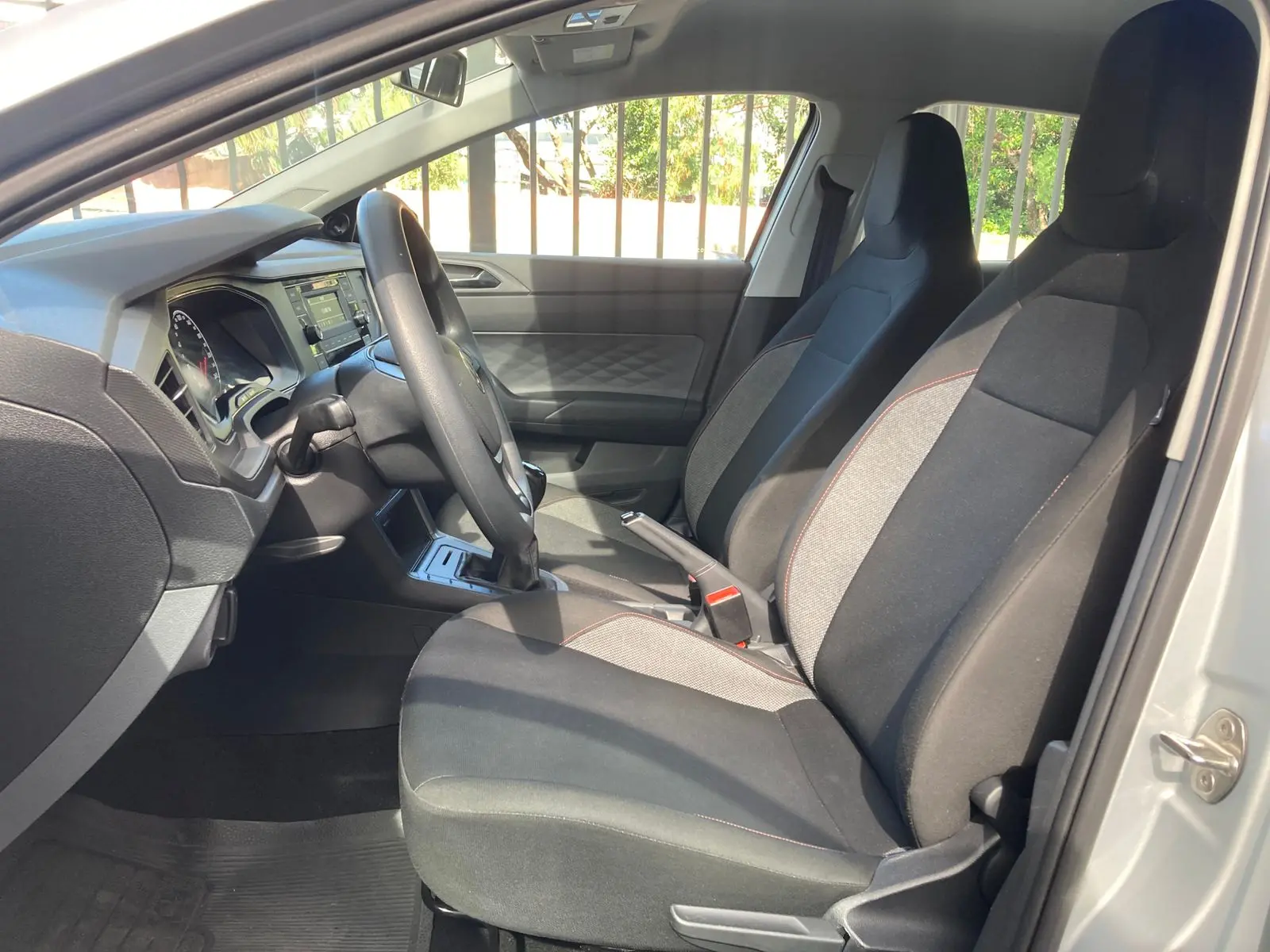 VOLKSWAGEN Polo Hatch - Foto