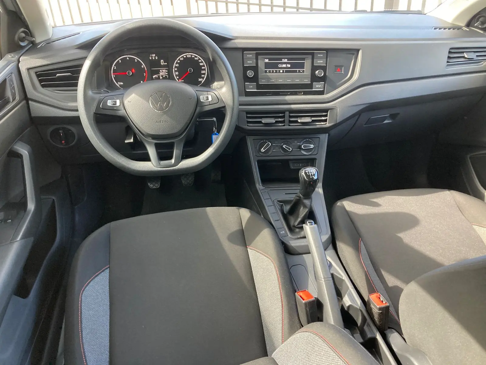 VOLKSWAGEN Polo Hatch - Foto