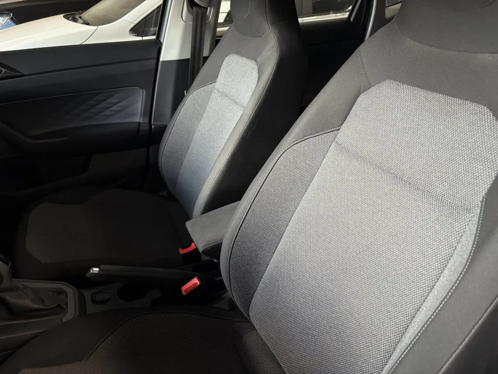 VOLKSWAGEN Polo Hatch - Foto