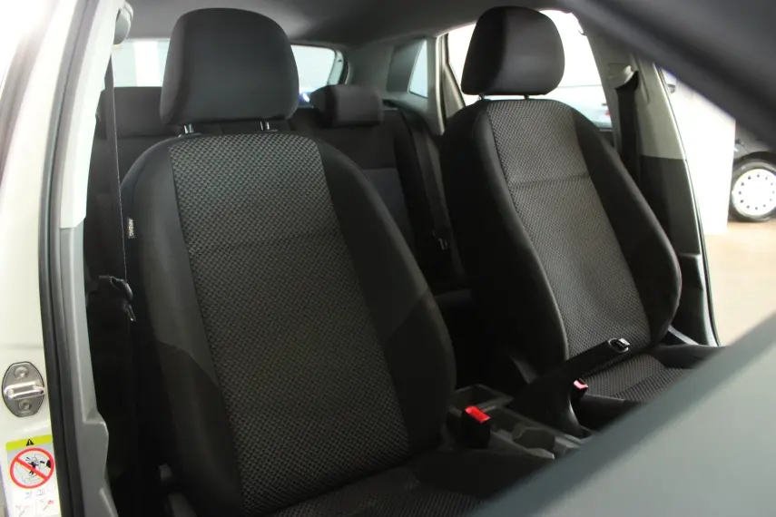 VOLKSWAGEN Polo Hatch - Foto