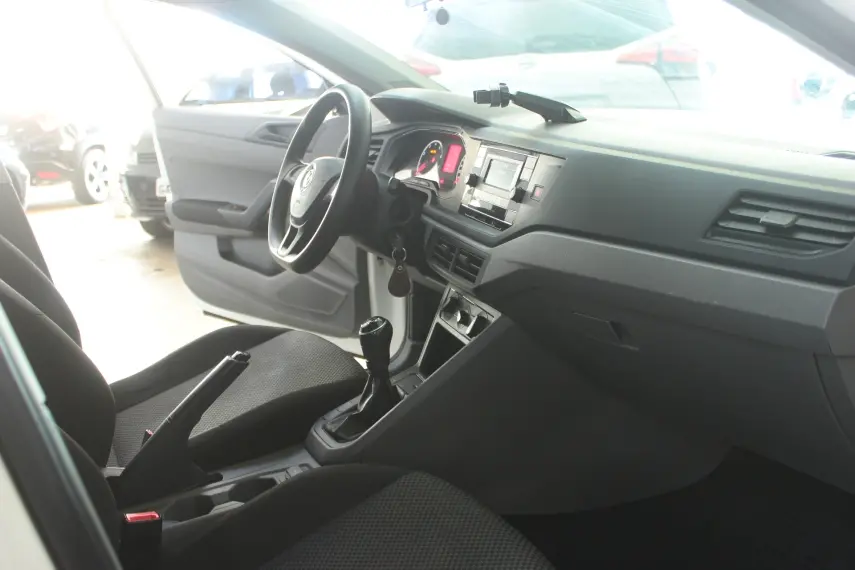 VOLKSWAGEN Polo Hatch - Foto