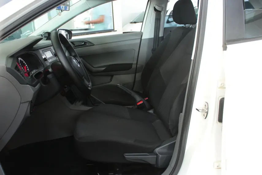 VOLKSWAGEN Polo Hatch - Foto