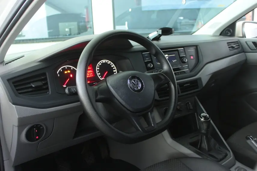 VOLKSWAGEN Polo Hatch - Foto