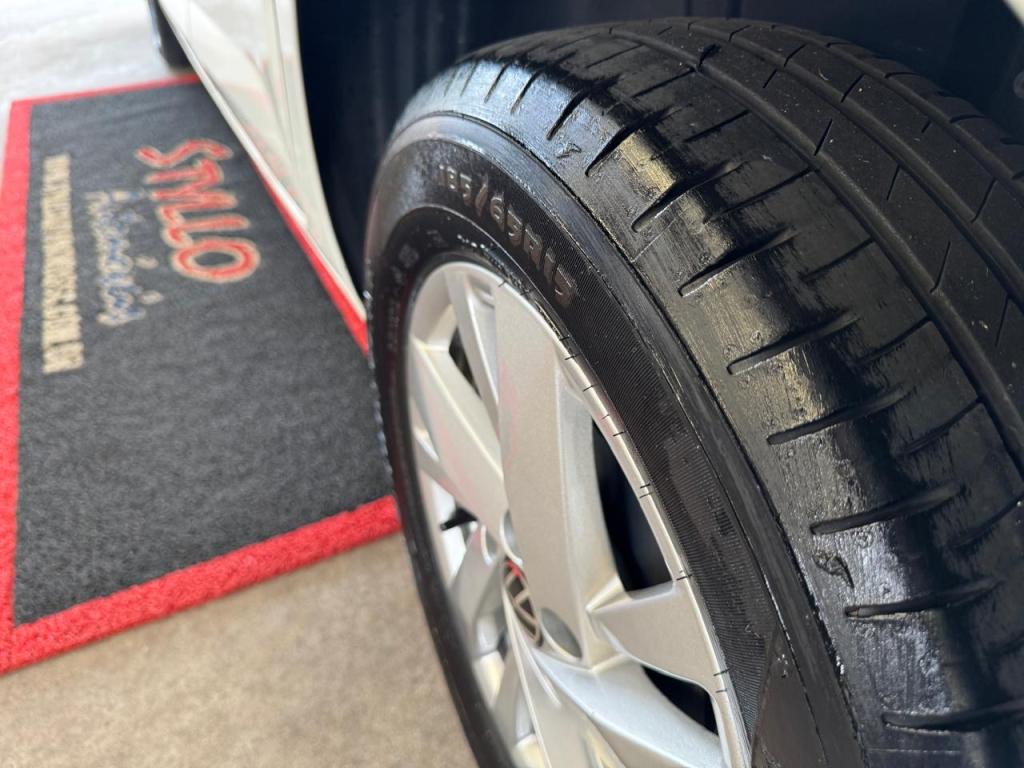 VOLKSWAGEN Polo Hatch - Foto