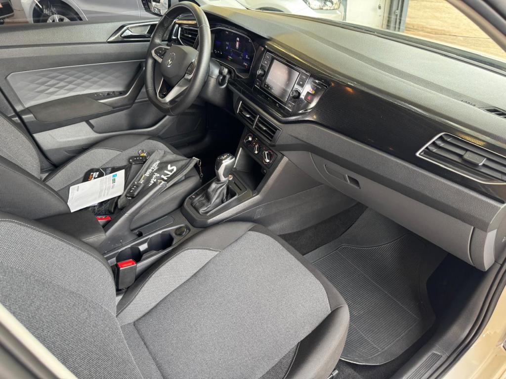 VOLKSWAGEN Polo Hatch - Foto