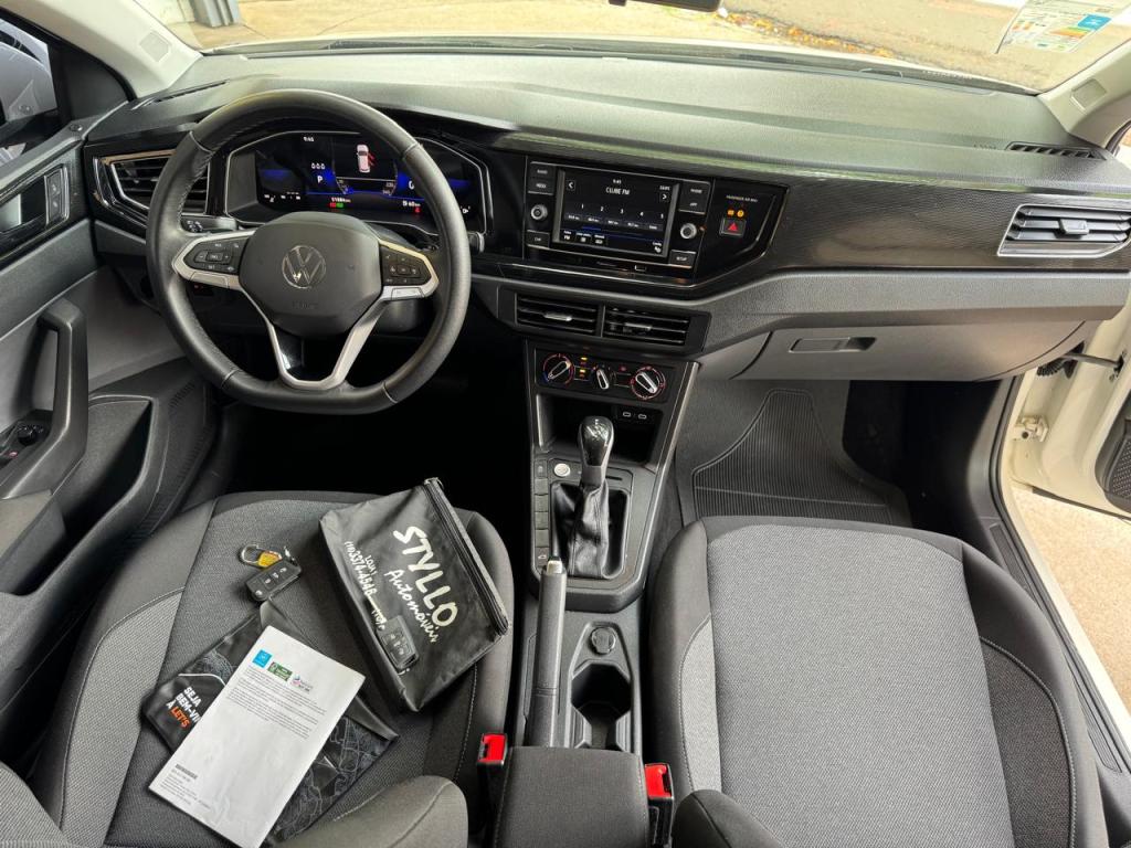 VOLKSWAGEN Polo Hatch - Foto