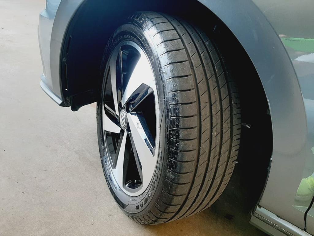 VOLKSWAGEN Polo Hatch - Foto