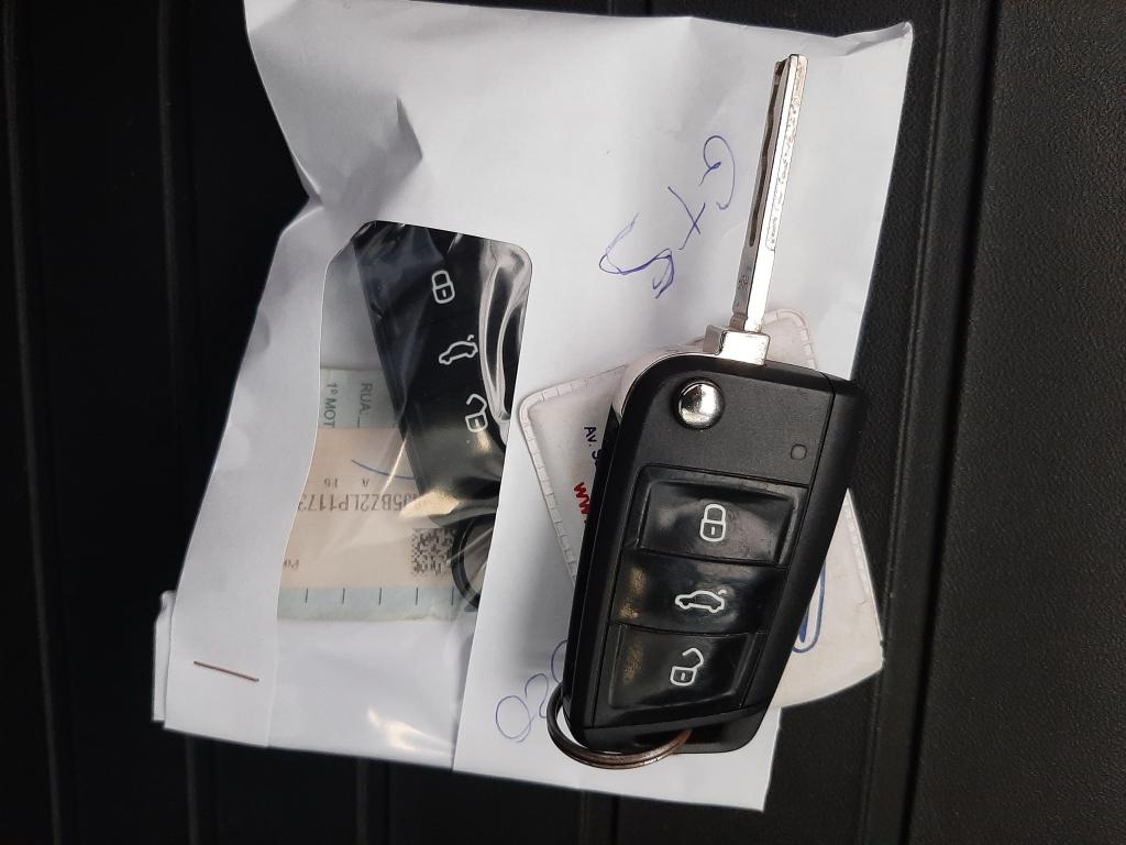 VOLKSWAGEN Polo Hatch - Foto