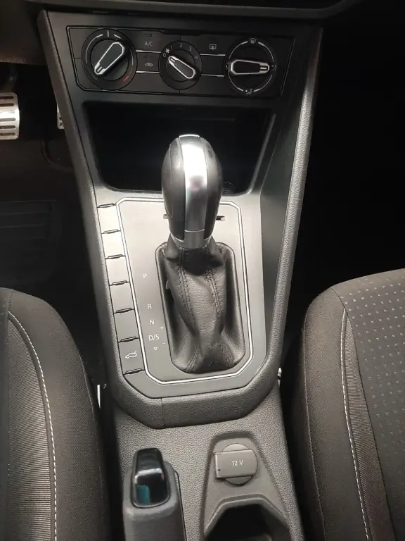VOLKSWAGEN Polo Hatch - Foto