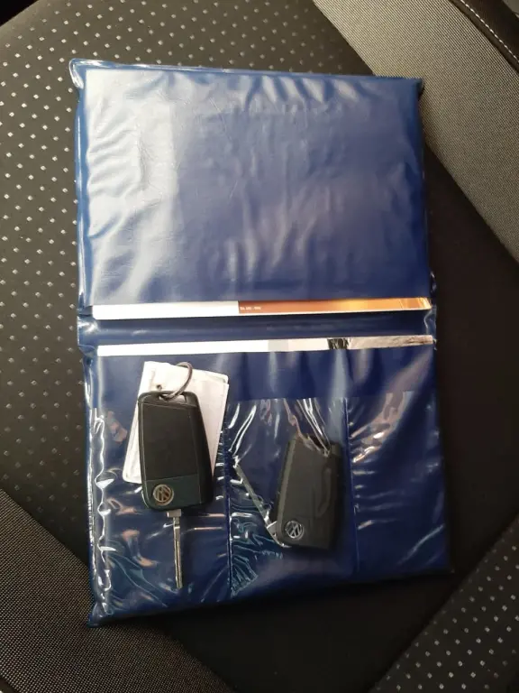 VOLKSWAGEN Polo Hatch - Foto