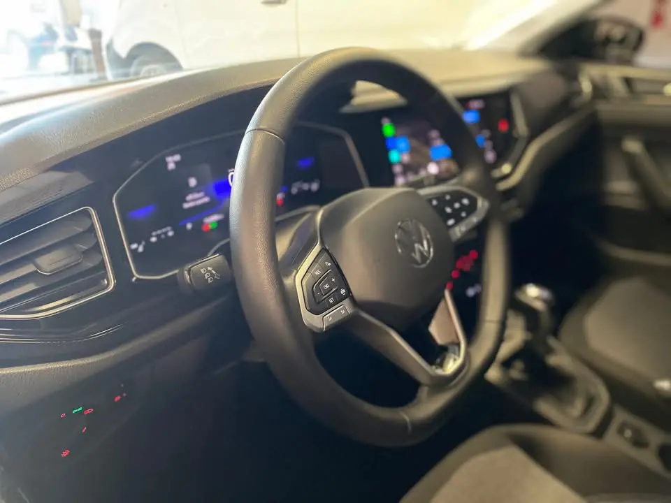 VOLKSWAGEN Polo Hatch - Foto