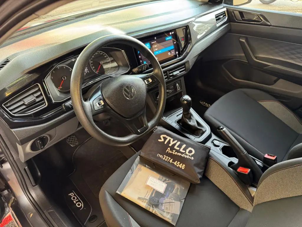 VOLKSWAGEN Polo Hatch - Foto