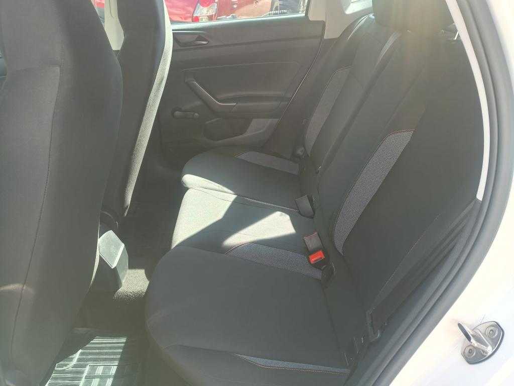 VOLKSWAGEN Polo Hatch - Foto