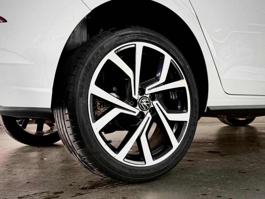 VOLKSWAGEN Polo Hatch - Foto