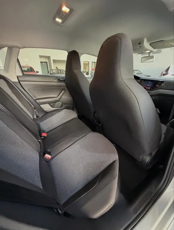 VOLKSWAGEN Polo Hatch - Foto