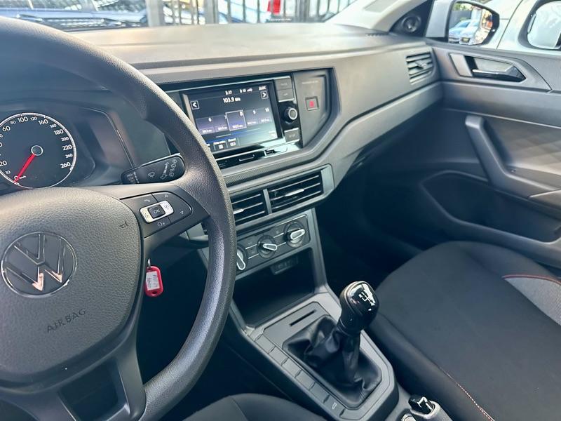 VOLKSWAGEN Polo Hatch - Foto