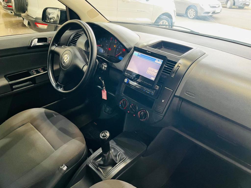 VOLKSWAGEN Polo Hatch - Foto