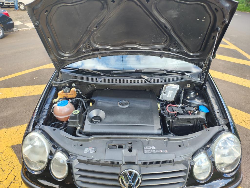 VOLKSWAGEN Polo Sedan - Foto