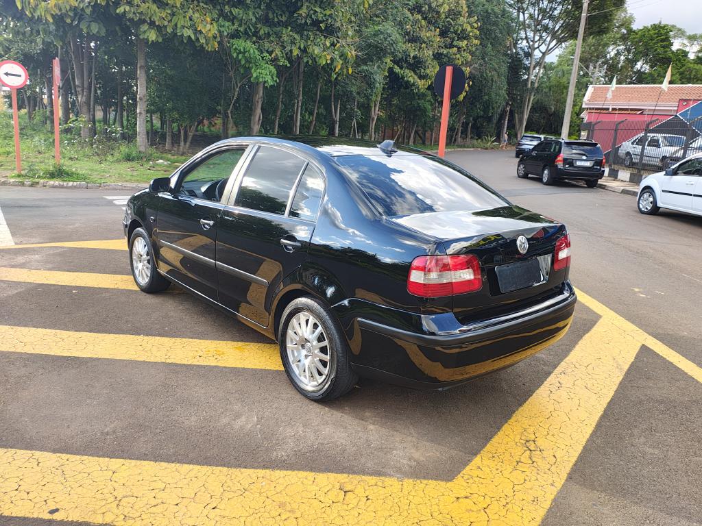 VOLKSWAGEN Polo Sedan - Foto
