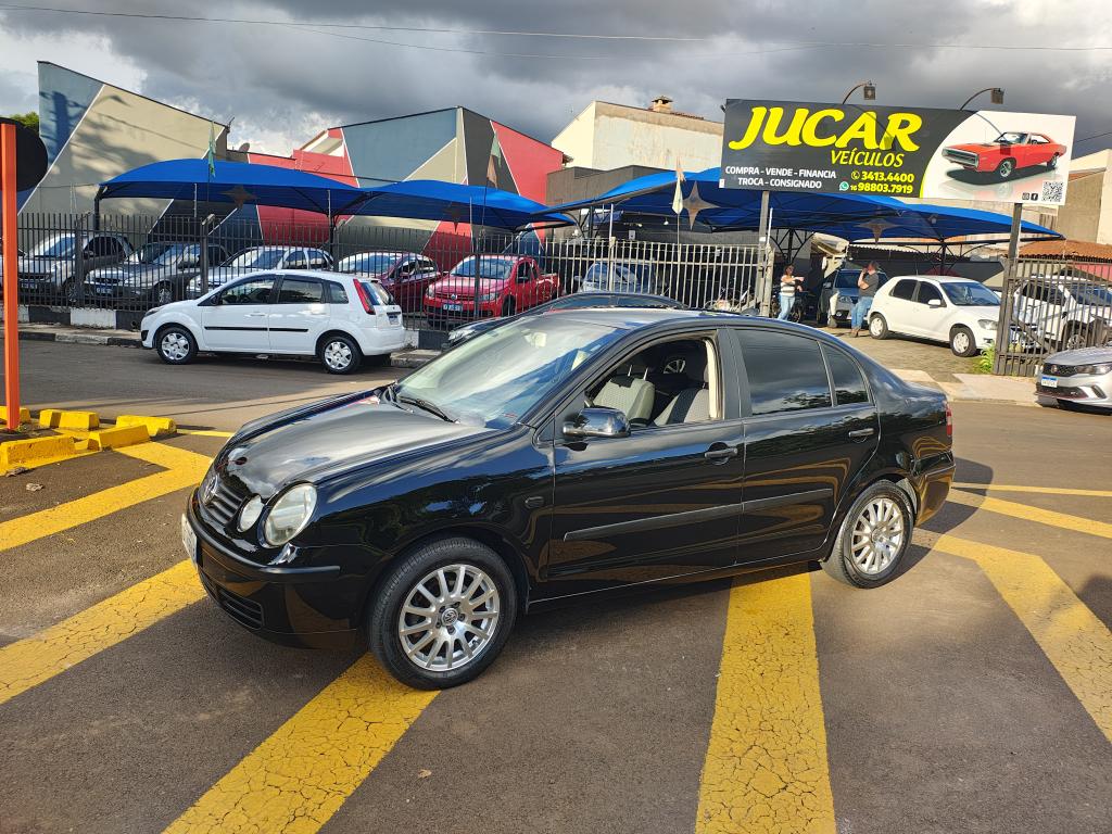 VOLKSWAGEN Polo Sedan - Foto