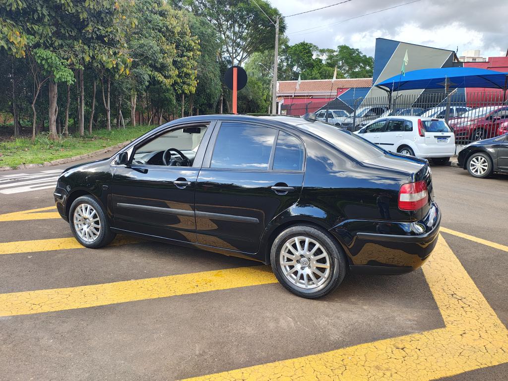 VOLKSWAGEN Polo Sedan - Foto