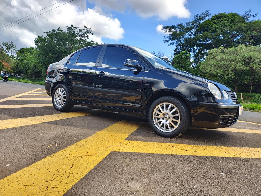 VOLKSWAGEN Polo Sedan - Foto