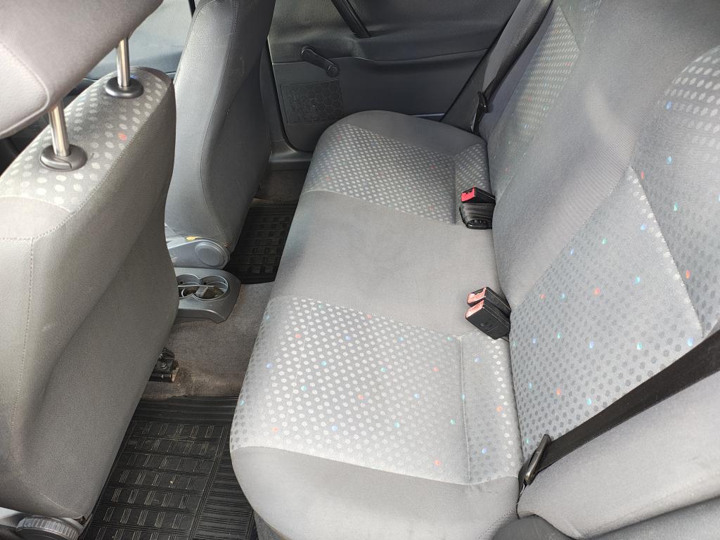 VOLKSWAGEN Polo Sedan - Foto