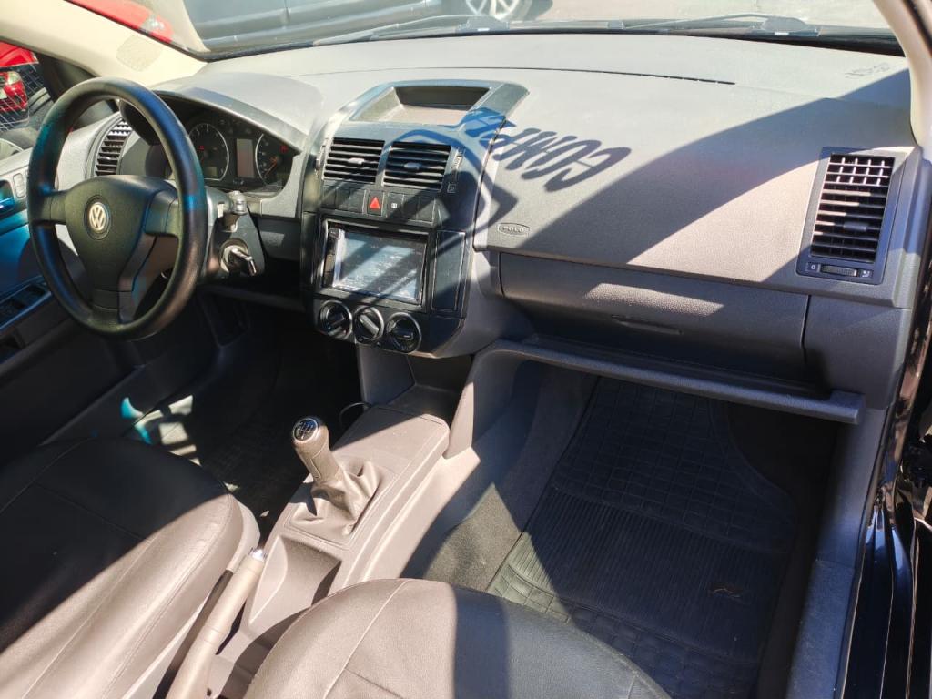 VOLKSWAGEN Polo Sedan - Foto