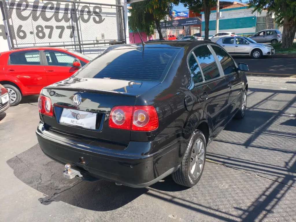 VOLKSWAGEN Polo Sedan - Foto