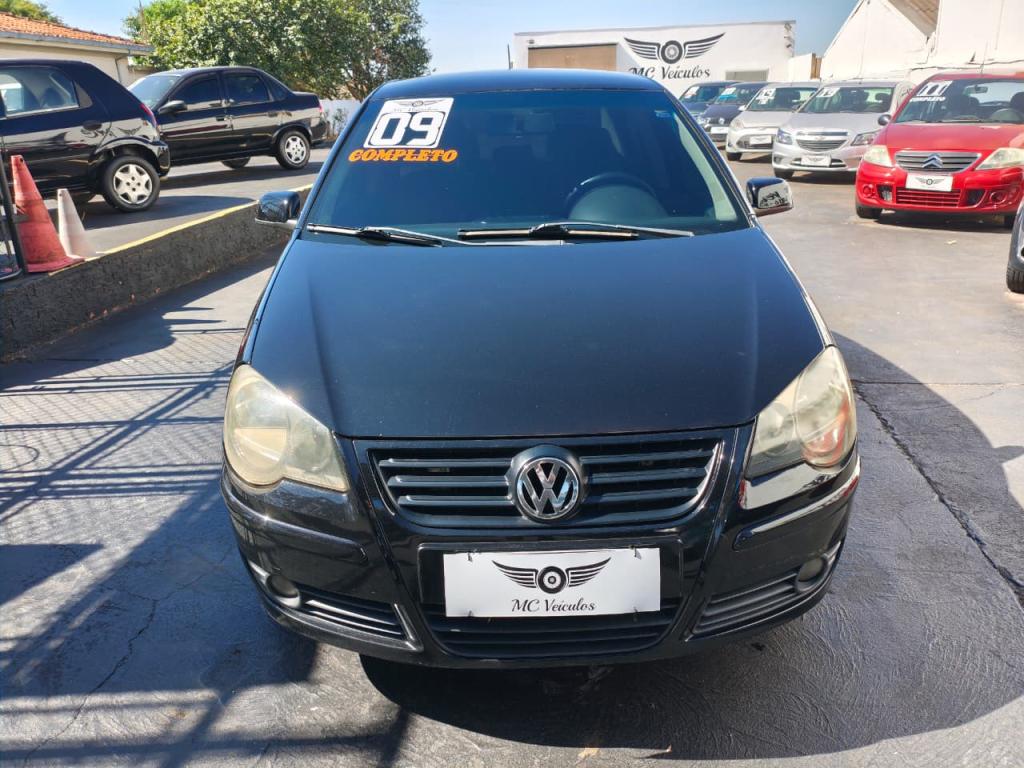 VOLKSWAGEN Polo Sedan - Foto