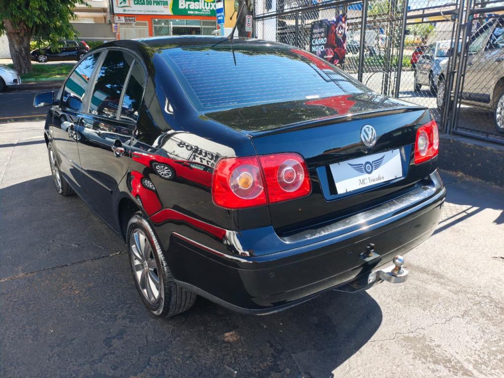 VOLKSWAGEN Polo Sedan - Foto