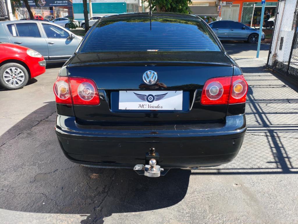 VOLKSWAGEN Polo Sedan - Foto