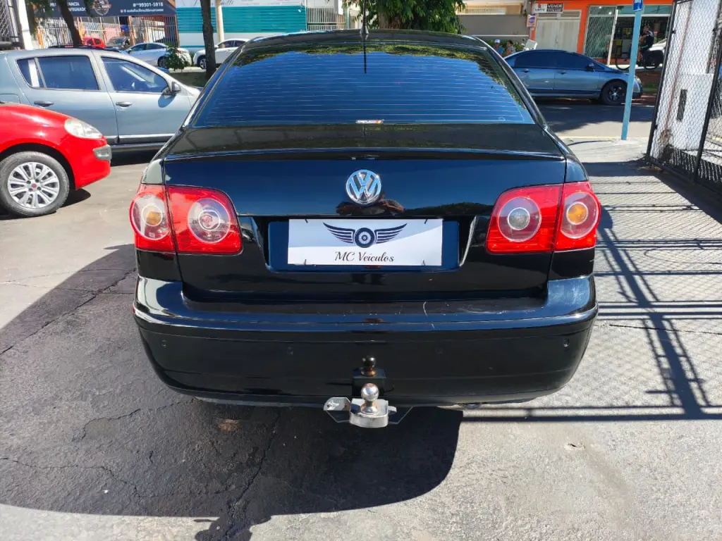 VOLKSWAGEN Polo Sedan - Foto