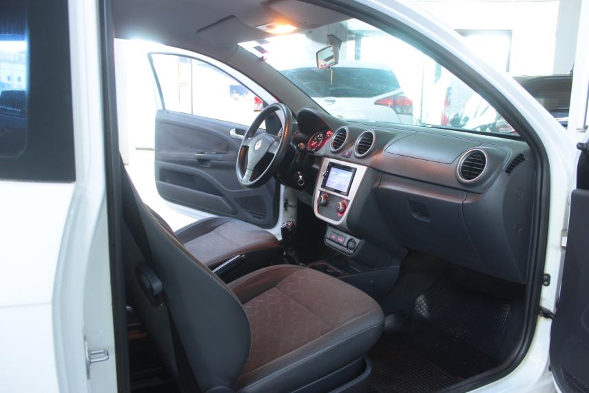 VOLKSWAGEN Saveiro - Foto