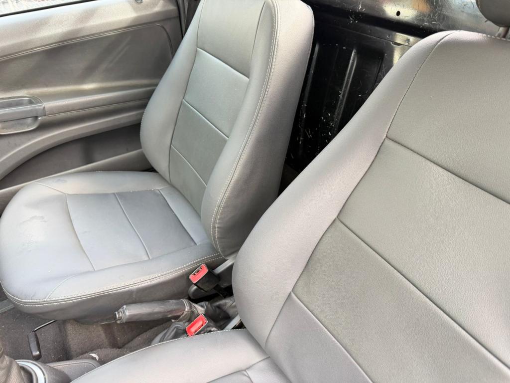 VOLKSWAGEN Saveiro - Foto