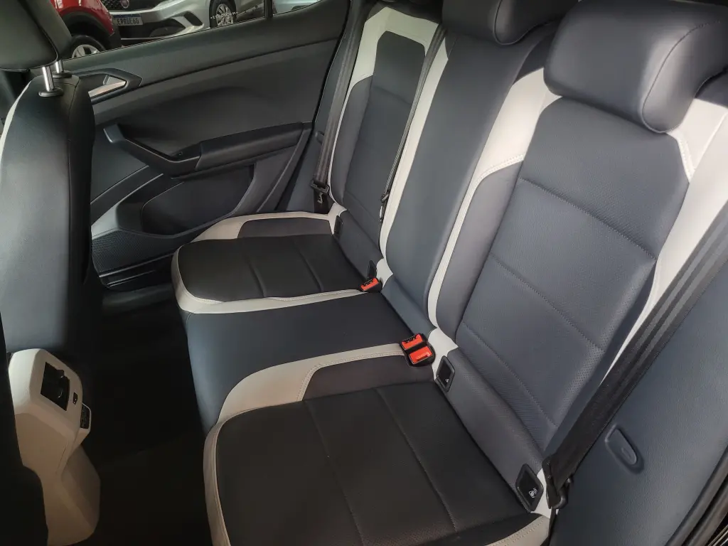 VOLKSWAGEN T-Cross - Foto