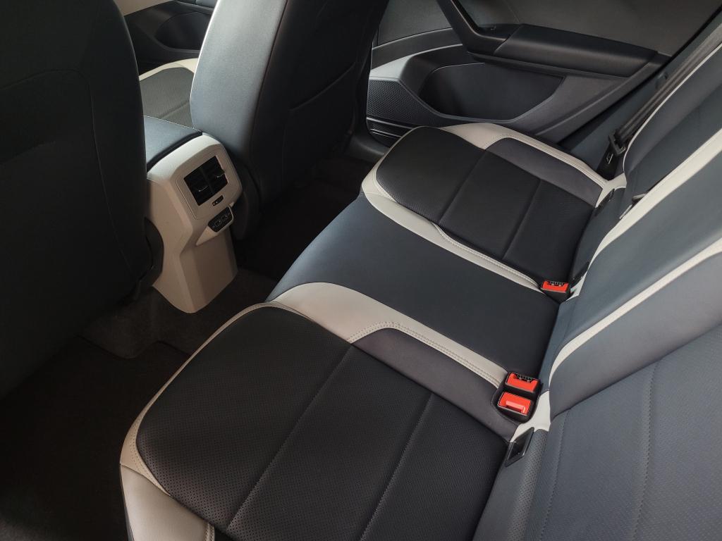 VOLKSWAGEN T-Cross - Foto