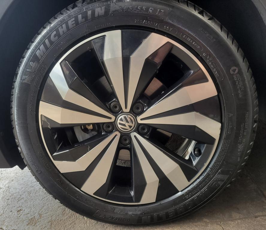 VOLKSWAGEN T-Cross - Foto