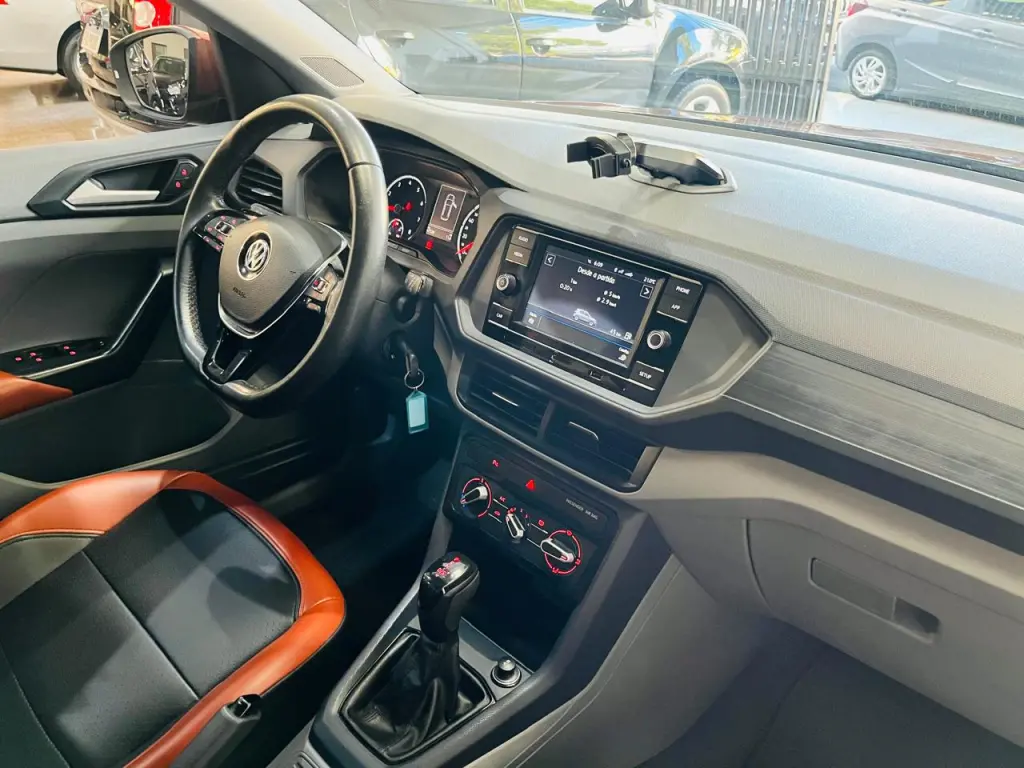 VOLKSWAGEN T-Cross - Foto