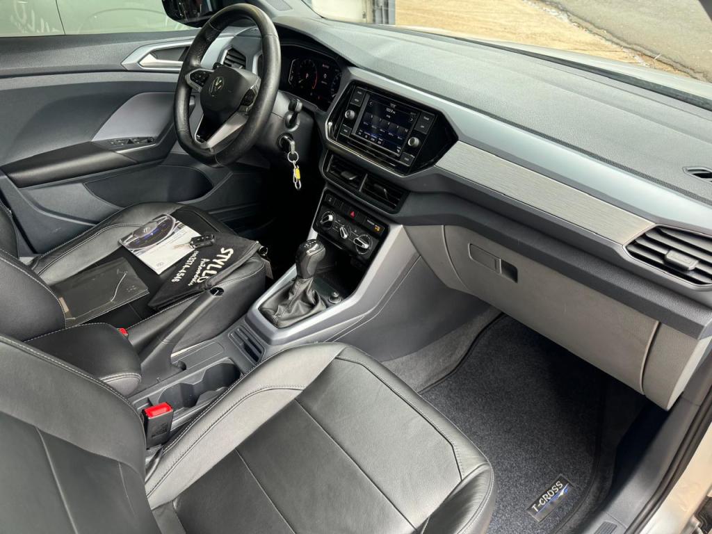 VOLKSWAGEN T-Cross - Foto