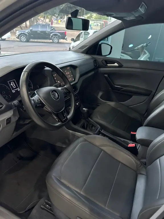 VOLKSWAGEN T-Cross - Foto