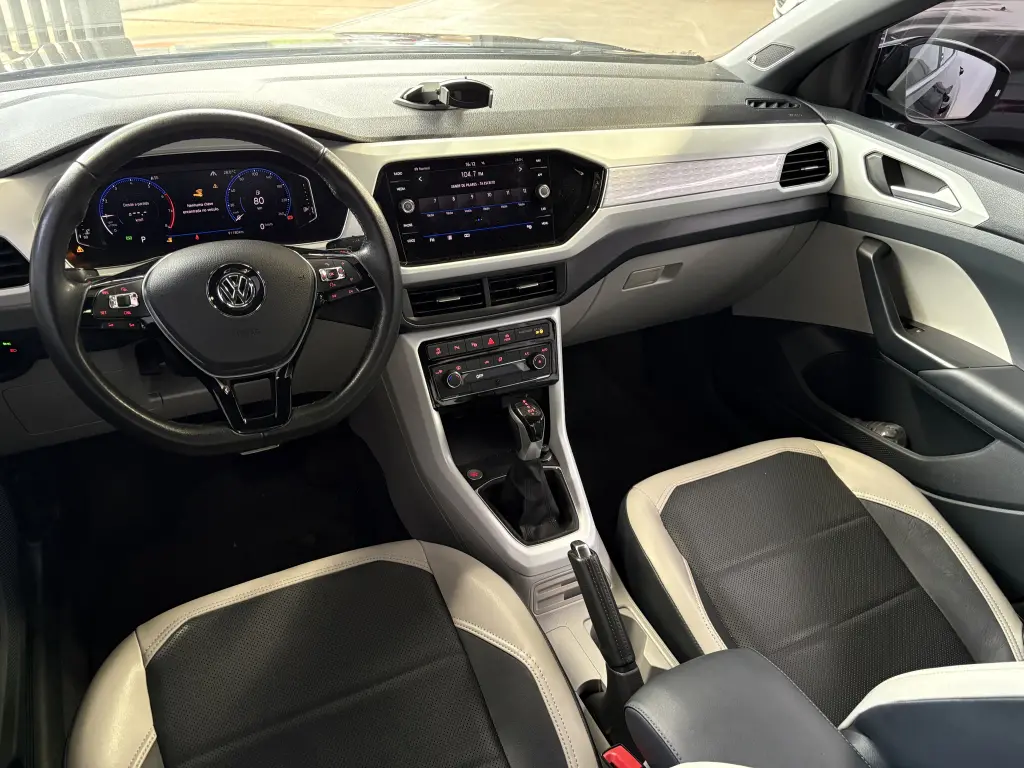 VOLKSWAGEN T-Cross - Foto